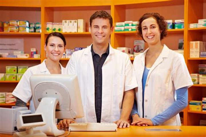 How to become a pharmacy tech