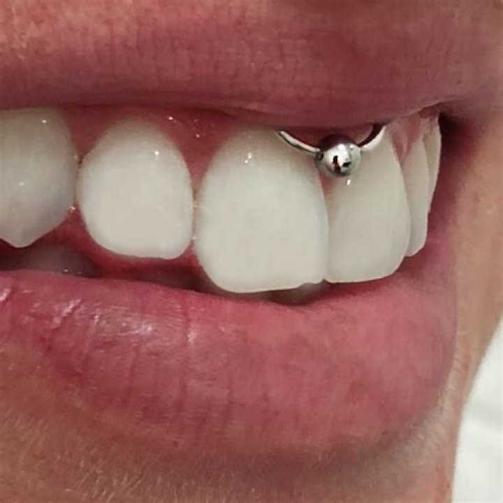 Piercing Smiley - How To Discuss