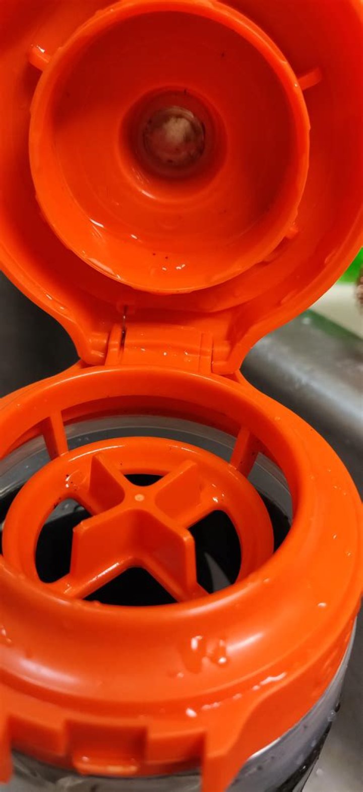 Question: How To Clean Gatorade Squeeze Bottle