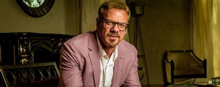 Question: Why Does Phil Vassar Wear Sunglasses