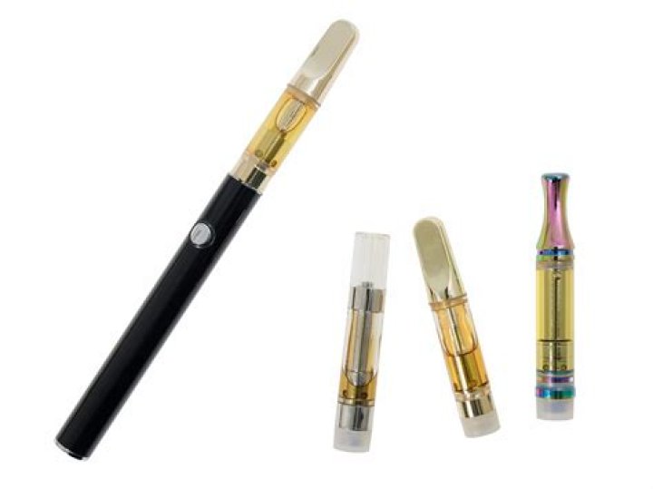 Quick Answer: Do Canabis Vape Cartragise Smell Like Cannibis To Dogs