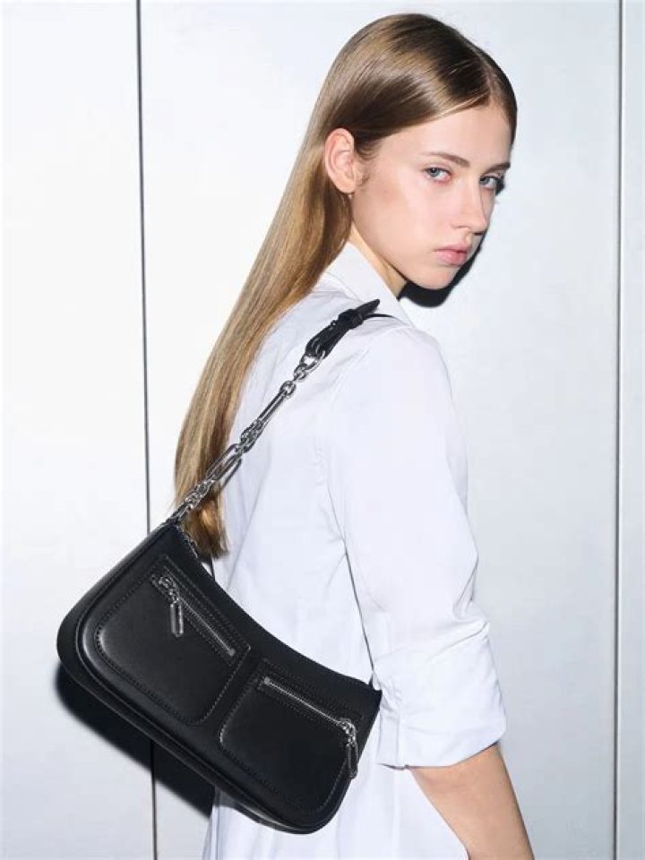 Quick Answer: How To Wear A Shoulder Bag