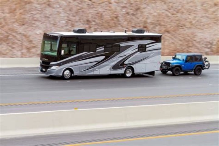 Quick Answer: What Is The Best Vehicle To Tow Behind A Motorhome